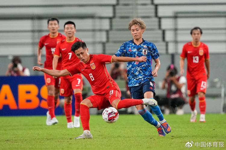 亚洲杯国足vs日本比赛的相关图片